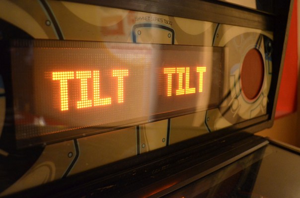TILT TILT pinball machine